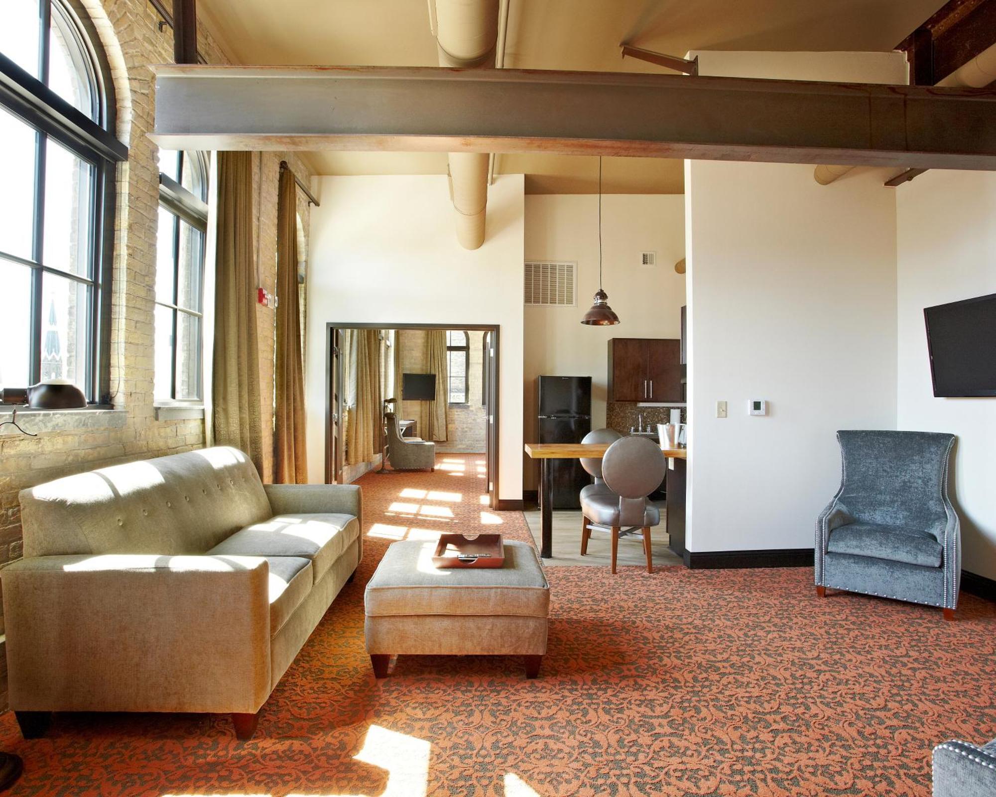 Brewhouse Inn And Suites Milwaukee Exterior photo