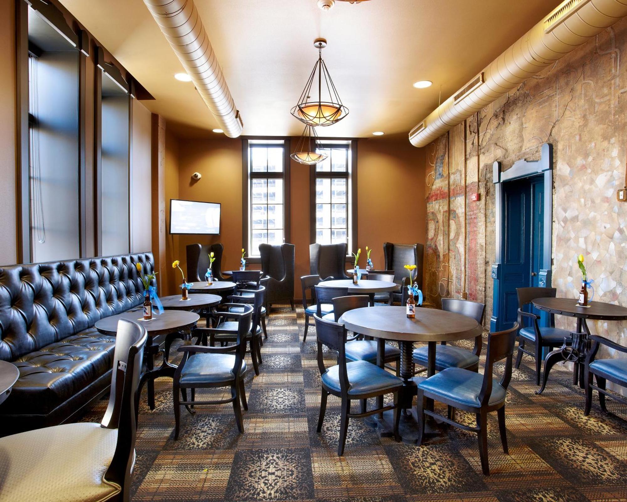 Brewhouse Inn And Suites Milwaukee Exterior photo