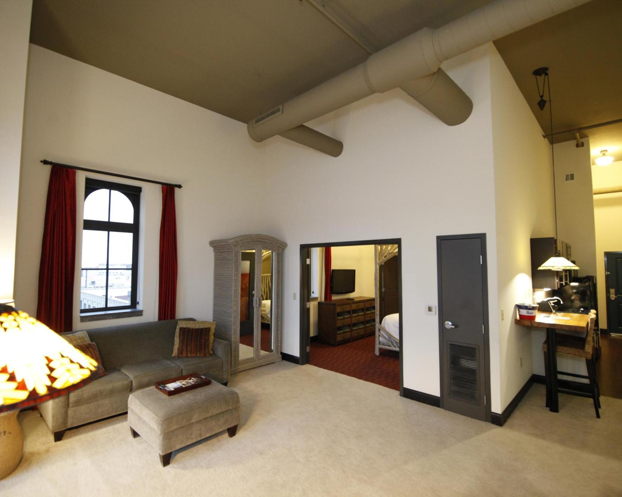 Brewhouse Inn And Suites Milwaukee Exterior photo