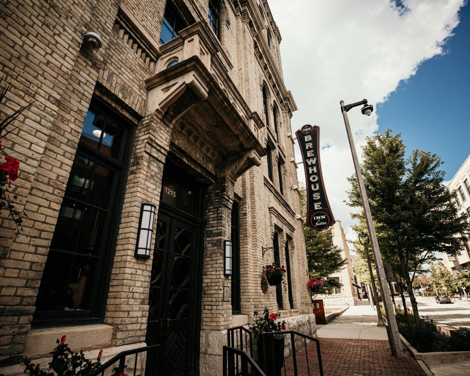 Brewhouse Inn And Suites Milwaukee Exterior photo