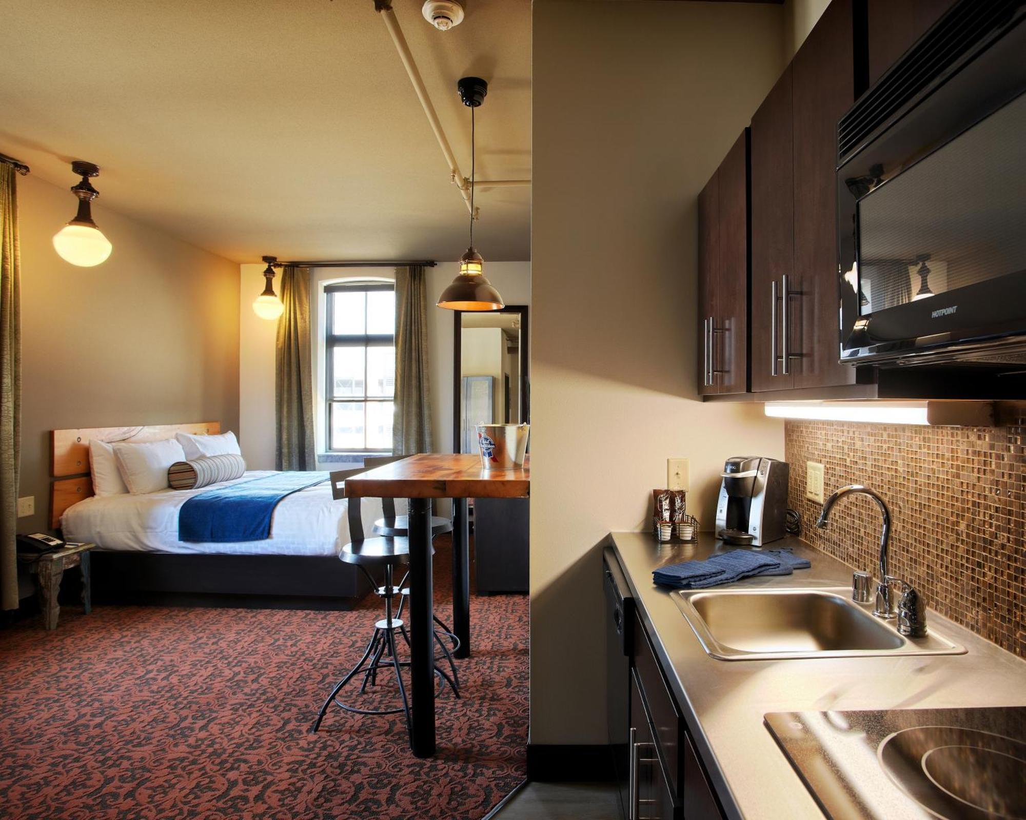 Brewhouse Inn And Suites Milwaukee Exterior photo