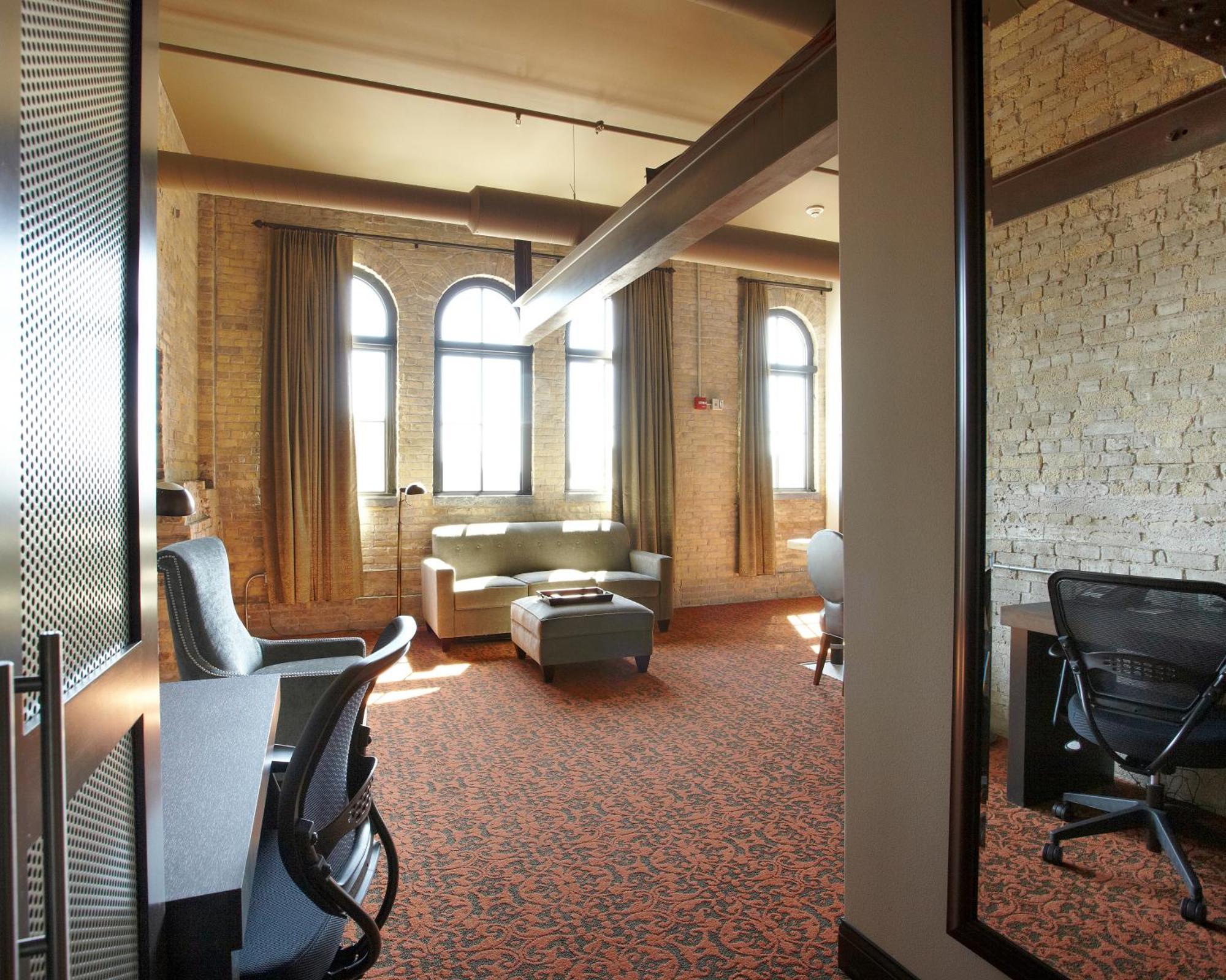 Brewhouse Inn And Suites Milwaukee Exterior photo