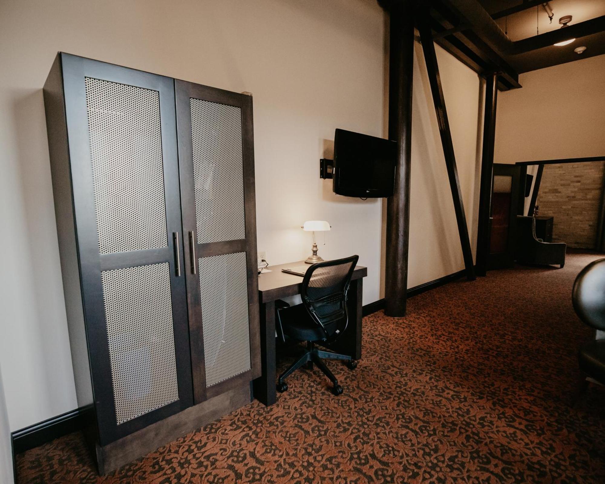 Brewhouse Inn And Suites Milwaukee Exterior photo