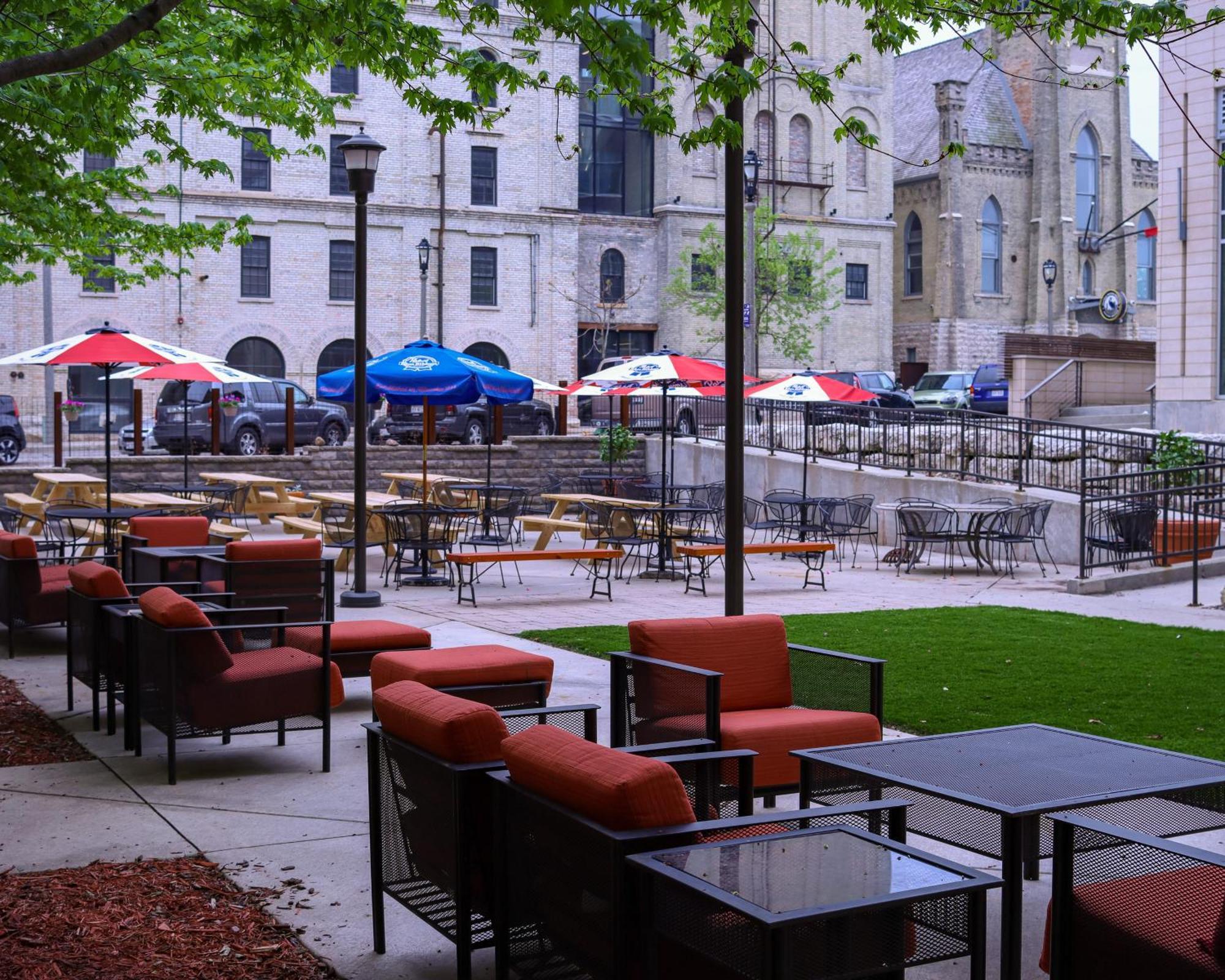 Brewhouse Inn And Suites Milwaukee Exterior photo